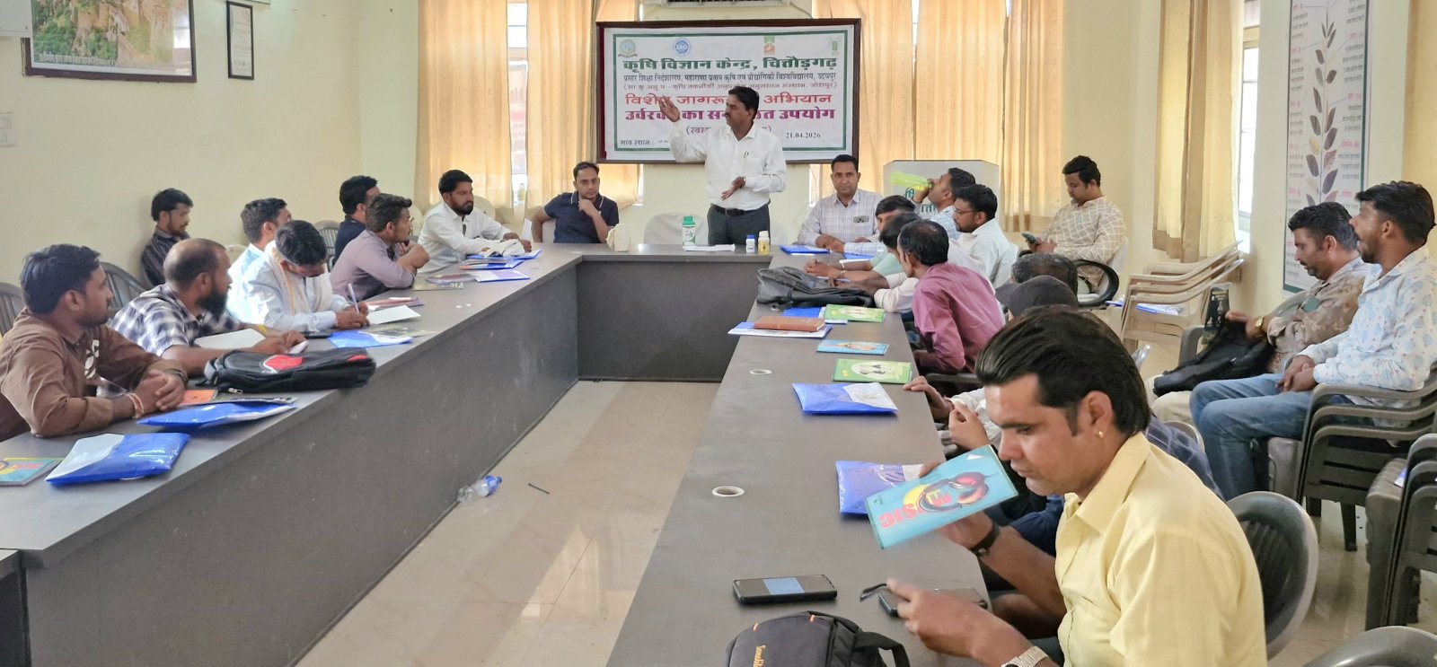 संतुलित उर्वरक उपयोग पर विशेष जागरूकता कार्यक्रम के तहत किसानो को दी तकनीकी खेती की जानकारी