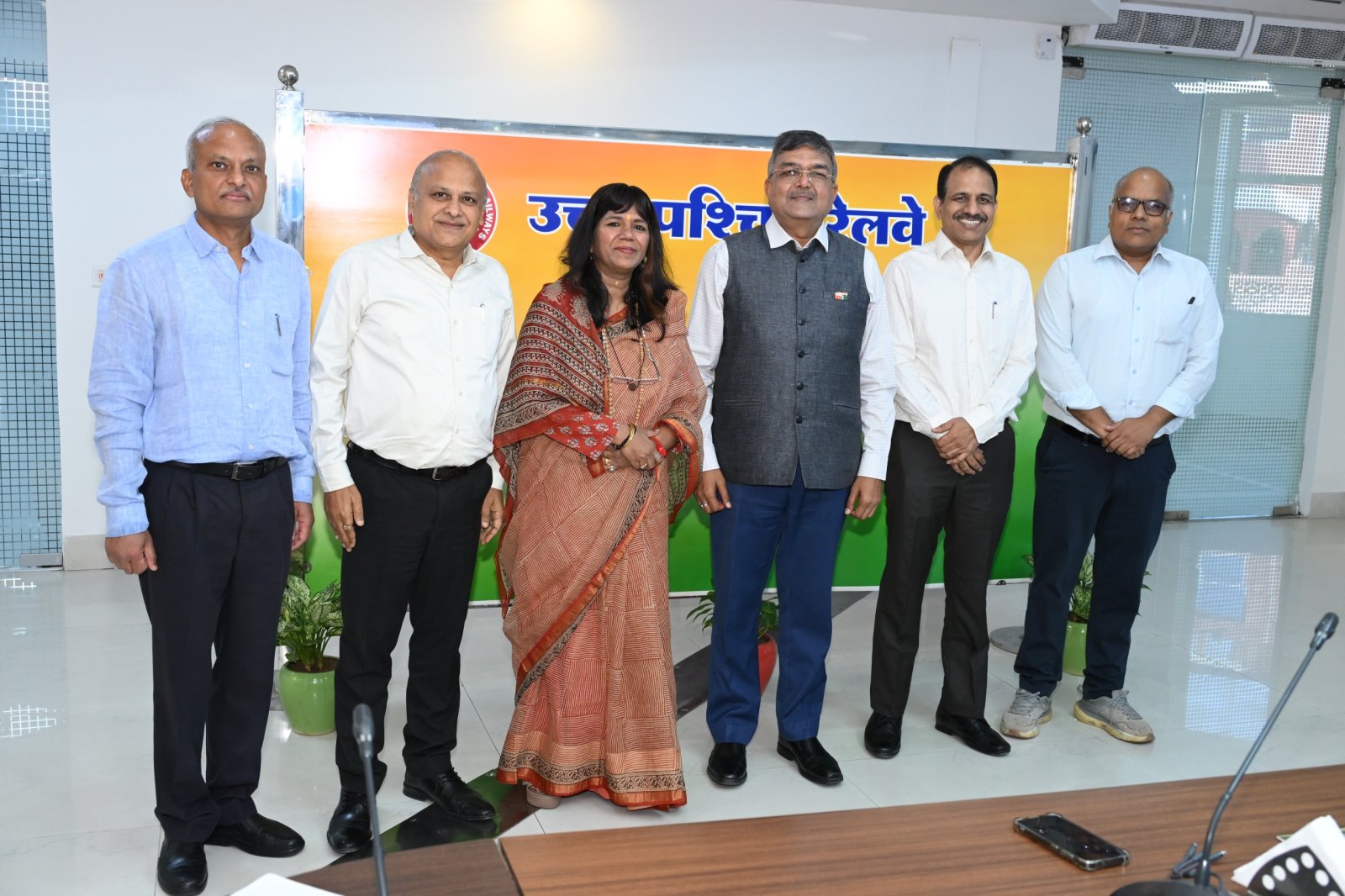 गीतिका पाण्डेय अब रेलवे बोर्ड में अतिरिक्त सदस्य पद की जिम्मेदारी संभालेंगी,उत्तर पश्चिम रेलवे मुख्यालय ने दी विदाई