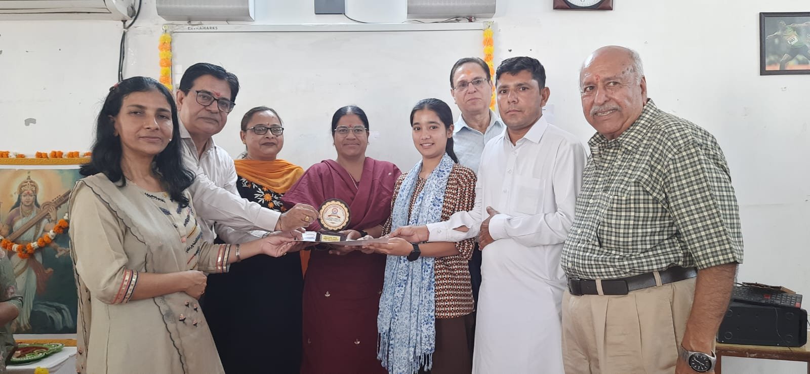 उत्कृष्ट अंक प्राप्त छात्राओं का मीनाक्षी सेतिया अरोडवंश गर्ल्स पीजी कॉलेज में सम्मान