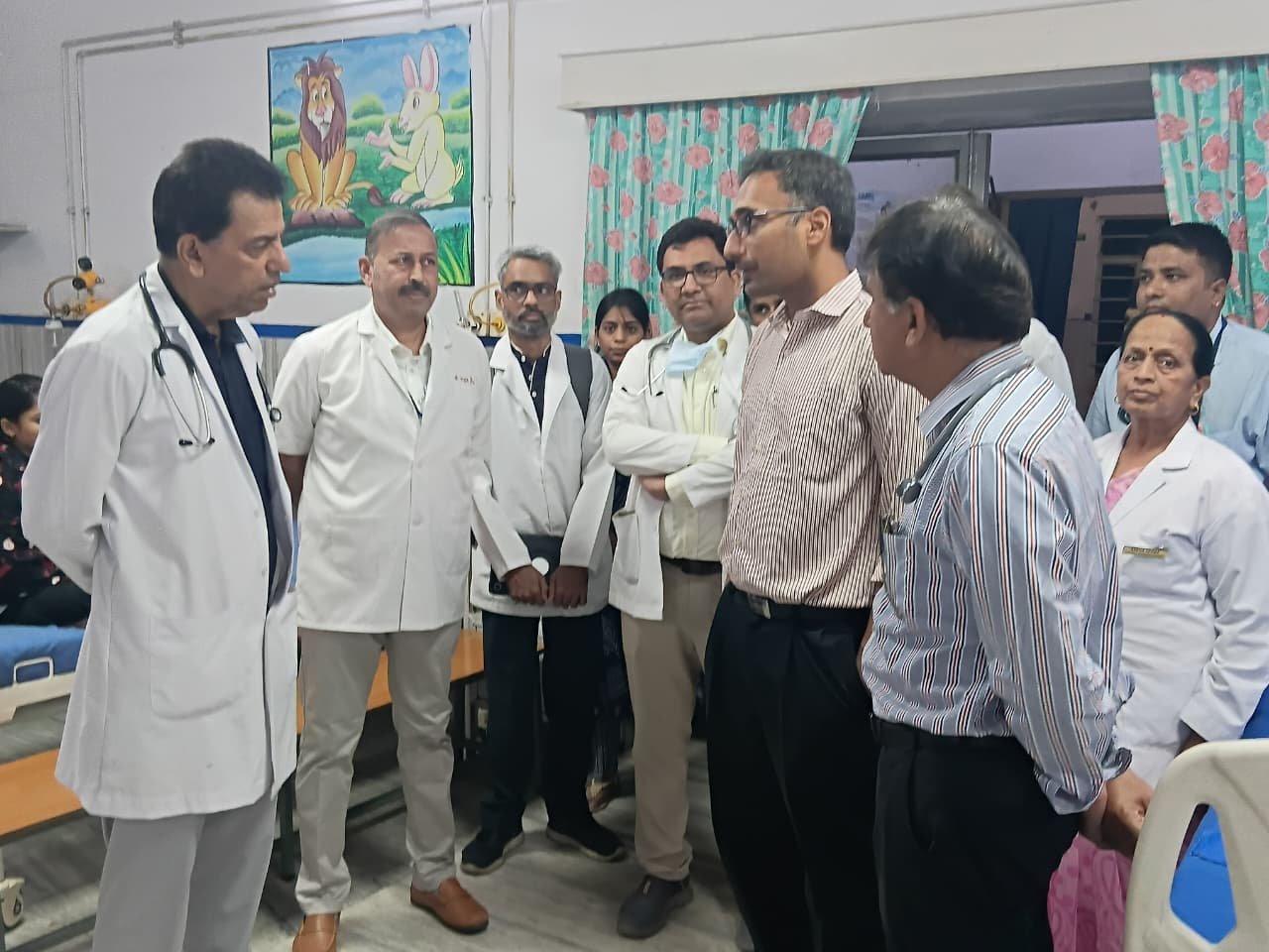 जिला कलक्टर ने किया बाल चिकित्सालय का सघन निरीक्षण