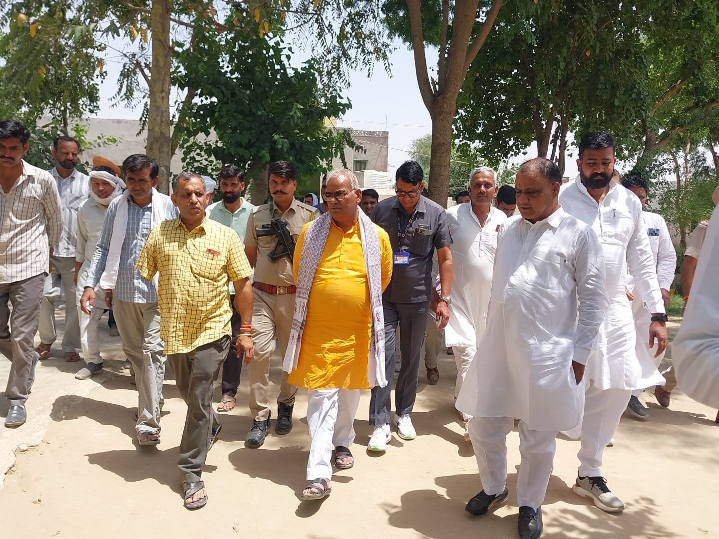 दूसरे दिन भी शिक्षा मंत्री ने किया विद्यालयों का औचक निरीक्षण
