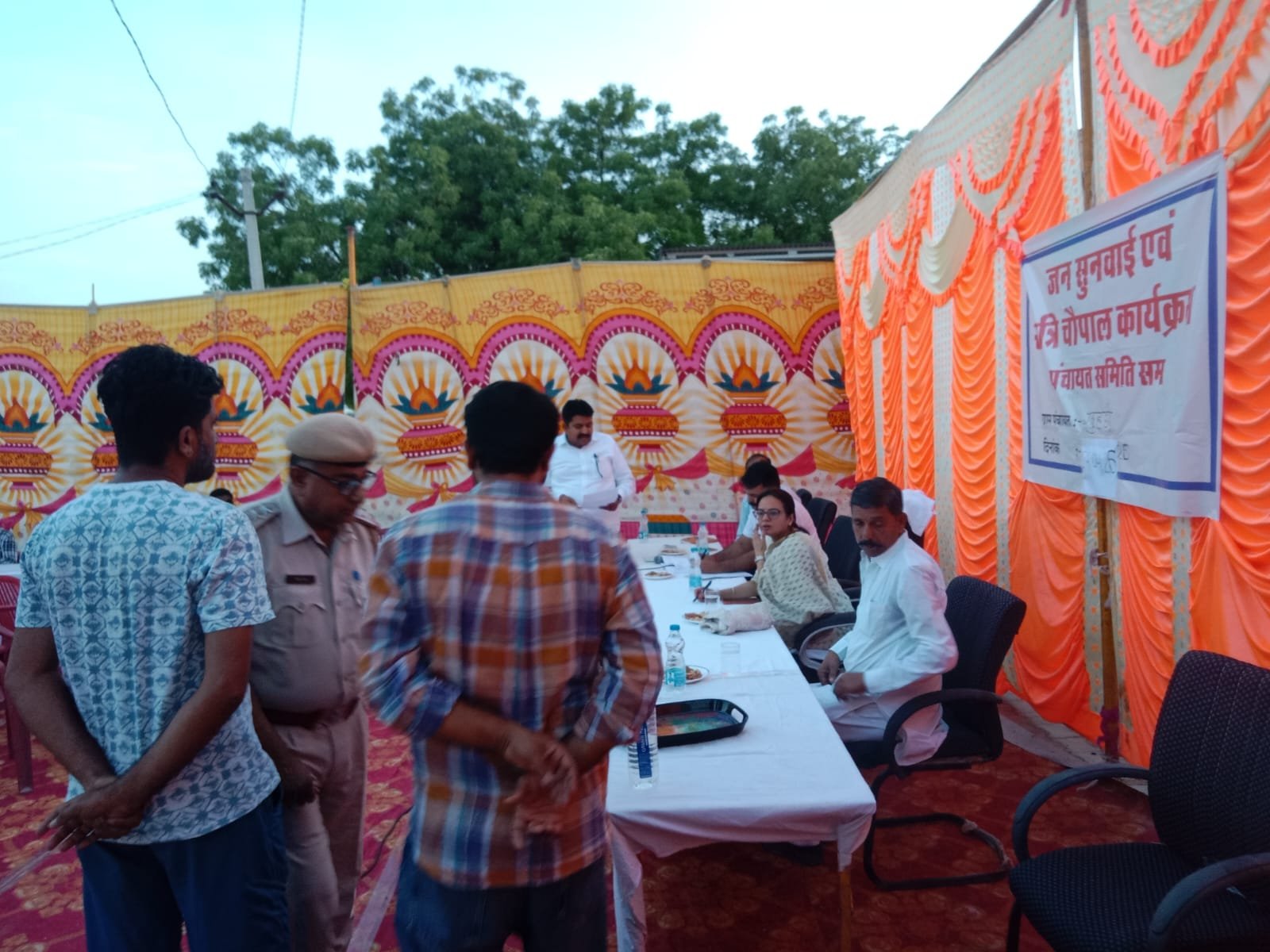 जनसुनवाई एवं रात्रि चौपाल में जिला कलेक्टर ने सुनी समस्याएं, मौके पर दिए समाधान के निर्देश