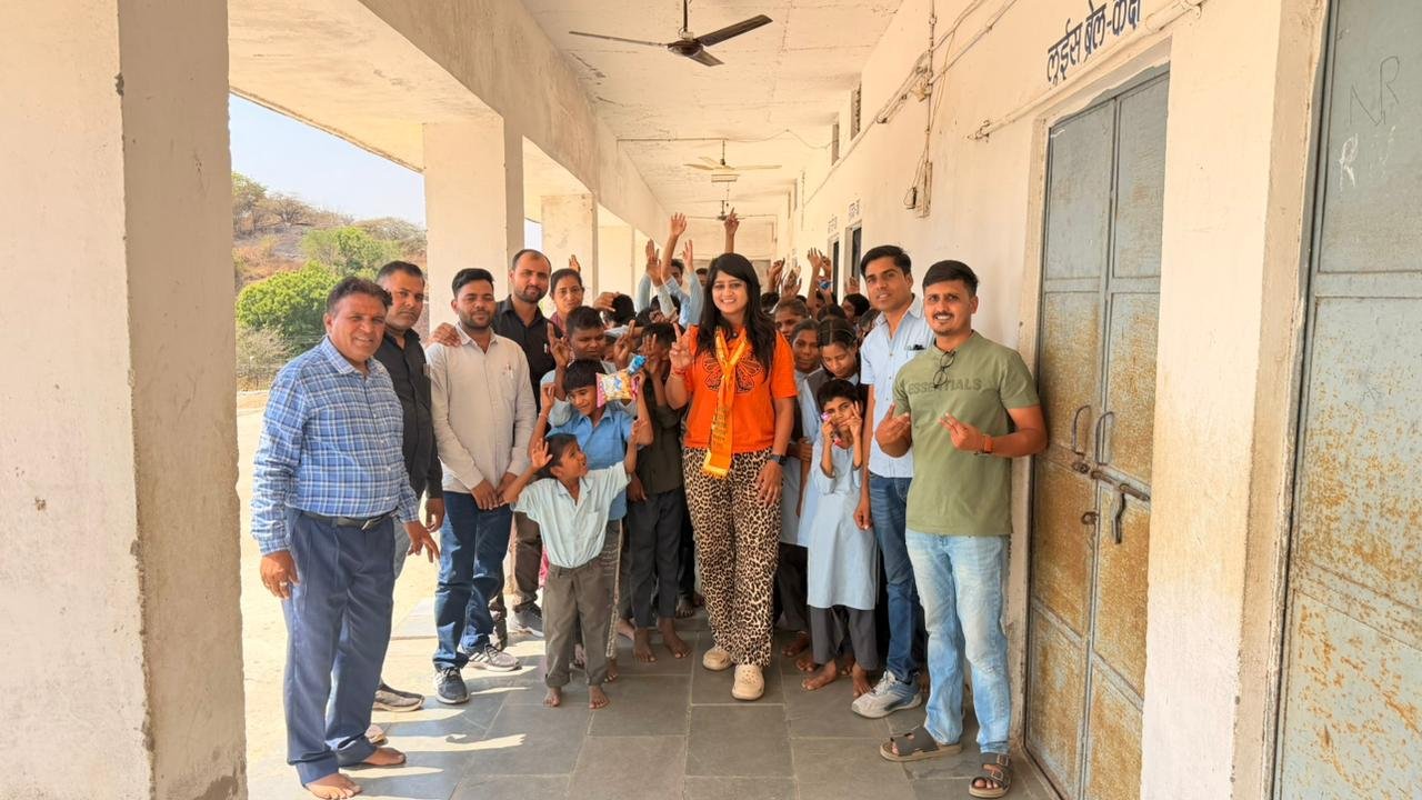 रोशनी बारोठ का प्रेरणादायी विद्यालय दौरा