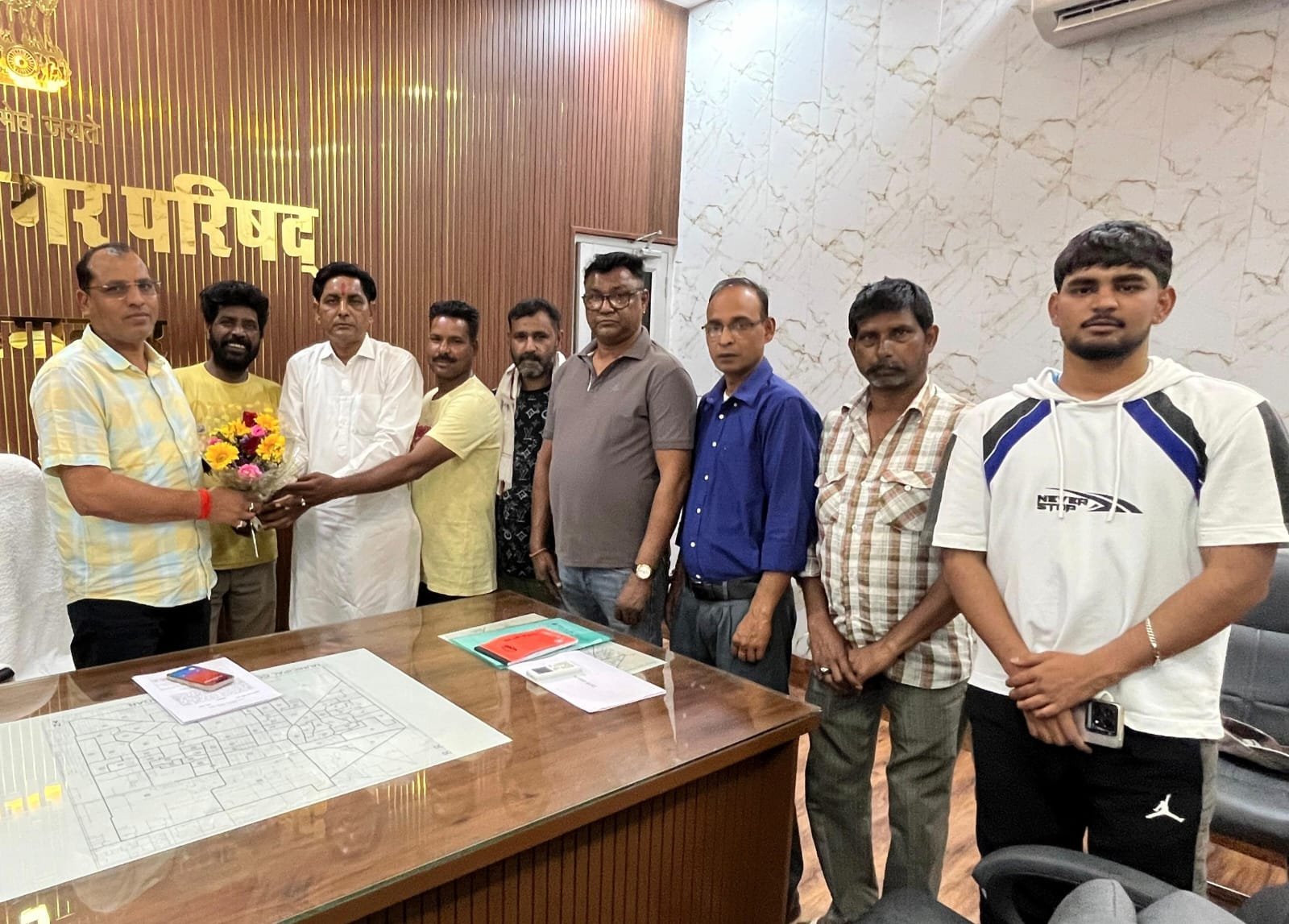 नगर परिषद आयुक्त राकेश कुमार को सफाई कर्मचारियों की ज्वलंत समस्याओं से करवाया अवगत