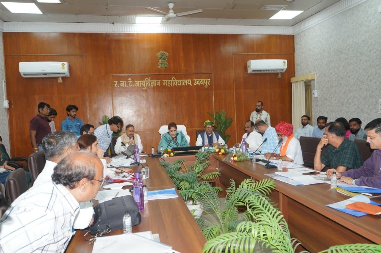RMRMS Meeting of RNT Medical College Held Under Chairpersonship of Divisional Commissioner
