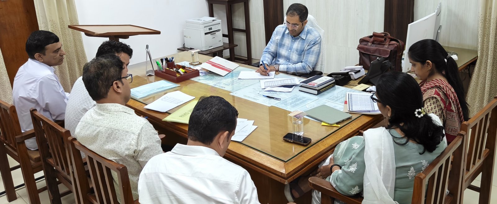 जिला कलक्टर ने की गेहूं खरीद की समीक्षा, दिये आवश्यक निर्देश