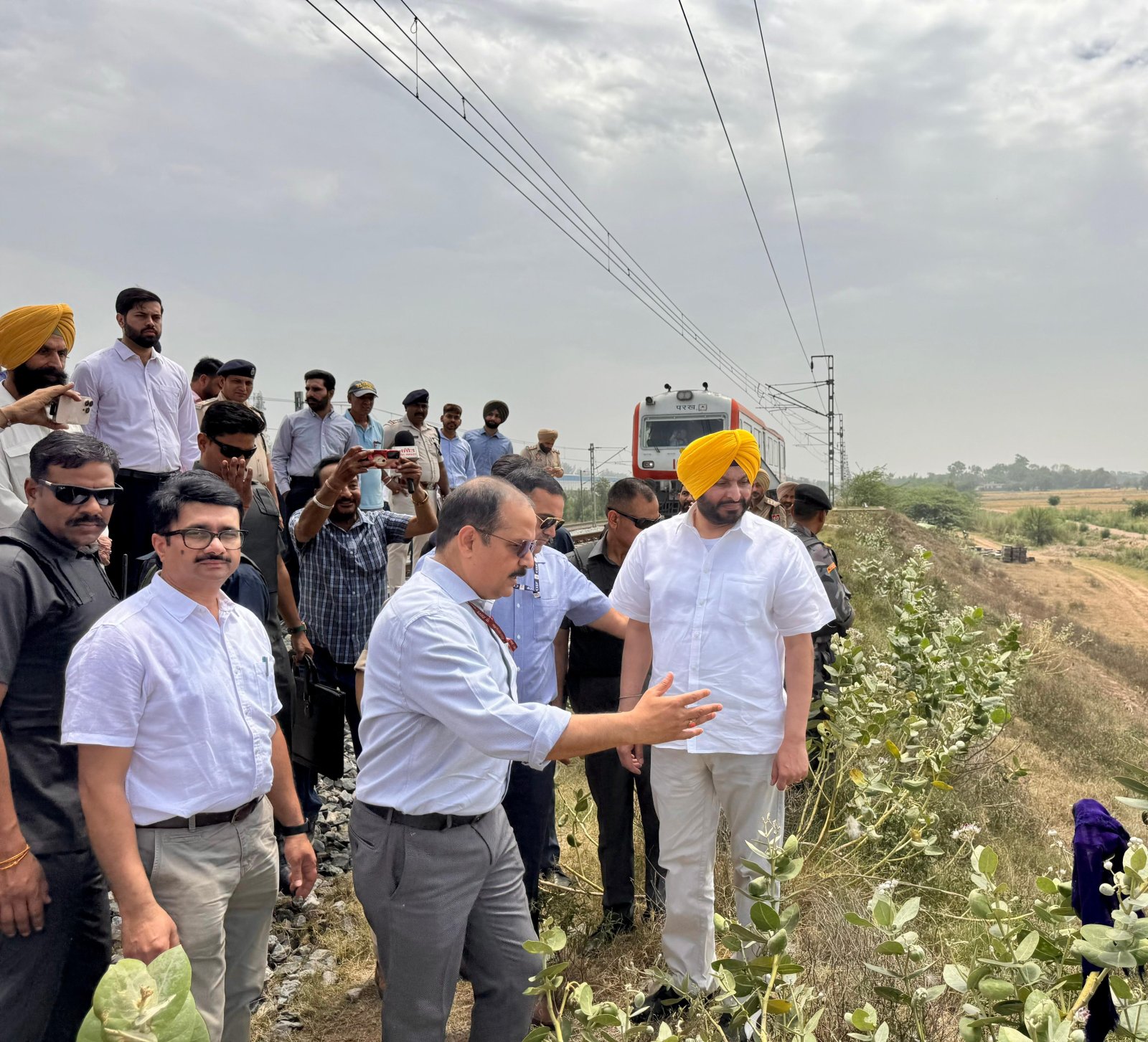रेलवे ईडीएफसी पर 24 घंटे गश्त बढ़ाएगा, ड्रोन निगरानी शुरू की जाएगीः एस. रवनीत सिंह