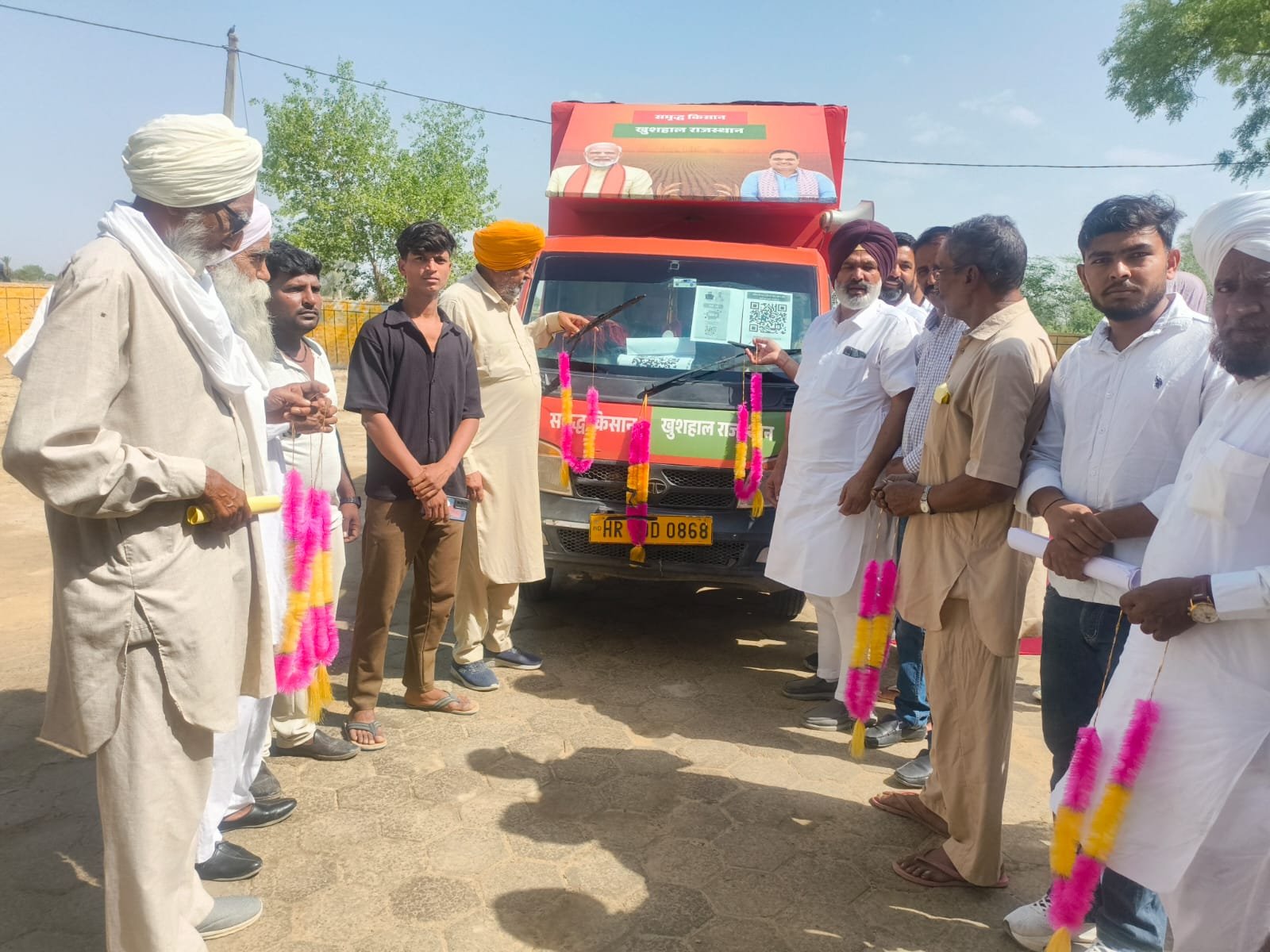 लोक कला, डिजिटल प्रस्तुति और जनसंवाद से योजनाओं की मिल रही उपयोगी जानकारी
