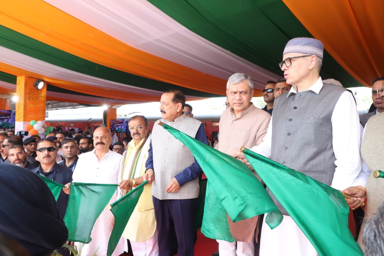 जम्मू-कश्मीर के लिए ऐतिहासिक दिनः जम्मूतवी से श्रीनगर तक वंदे भारत एक्सप्रेस का भव्य शुभारंभ’