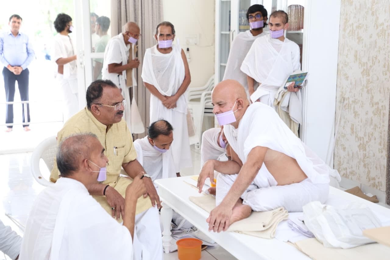 *राजस्थान विधानसभाध्यक्ष वासुदेव देवनानी ने आचार्य महाश्रमण का आशीर्वाद प्राप्त कर आध्यात्मिक मार्गदर्शन लिया*