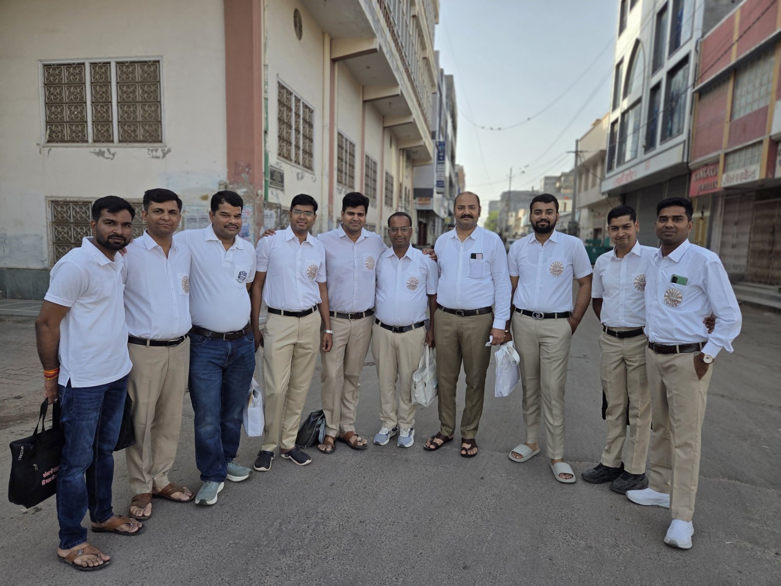 *समता युवा संघ, उदयपुर की नवीन कार्यकारिणी ने आचार्य श्री रामेश के दर्शन कर लिया आशीर्वाद*  
