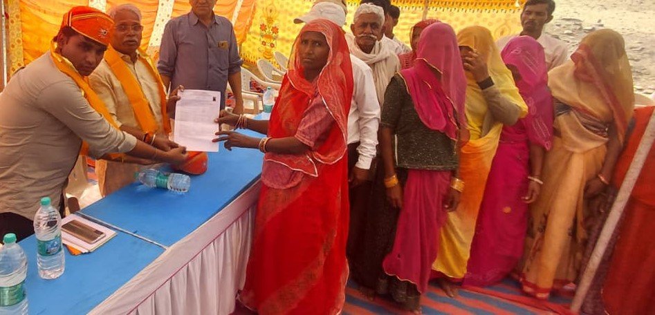 टीएडी मंत्री श्री बाबूलाल खराड़ी ने सौंपे पीपीओ, योजनाओं का लिया फीडबैक