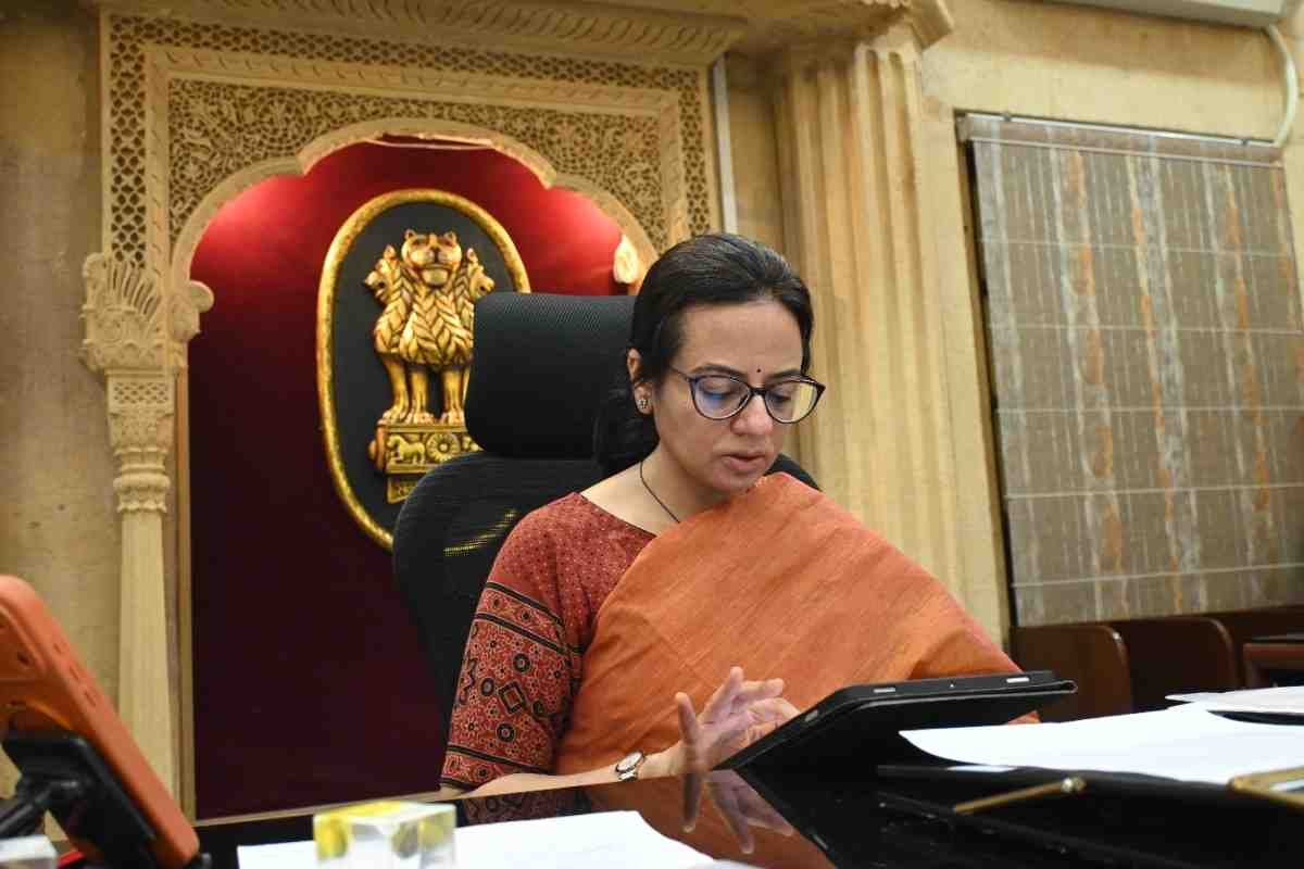 डिजिटल जनगणना को मिली रफ्तार, जिला कलक्टर ने स्वयं भरा स्व गणना पत्र