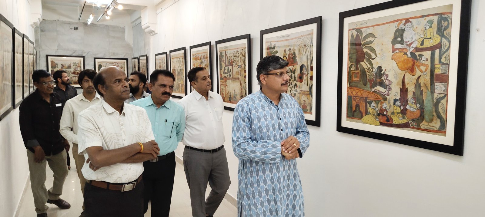 बागोर की हवेली में संत मावजी के चोपड़ों के छायाचित्रों की प्रदर्शनी