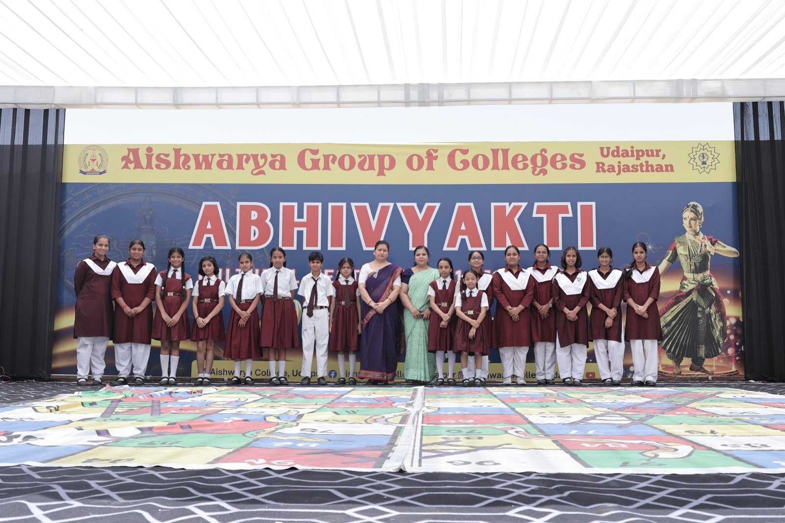 रंगों, शब्दों और रचनात्मकता से सराबोर हुआ “अभिव्यक्ति” महोत्सव का दूसरा दिन