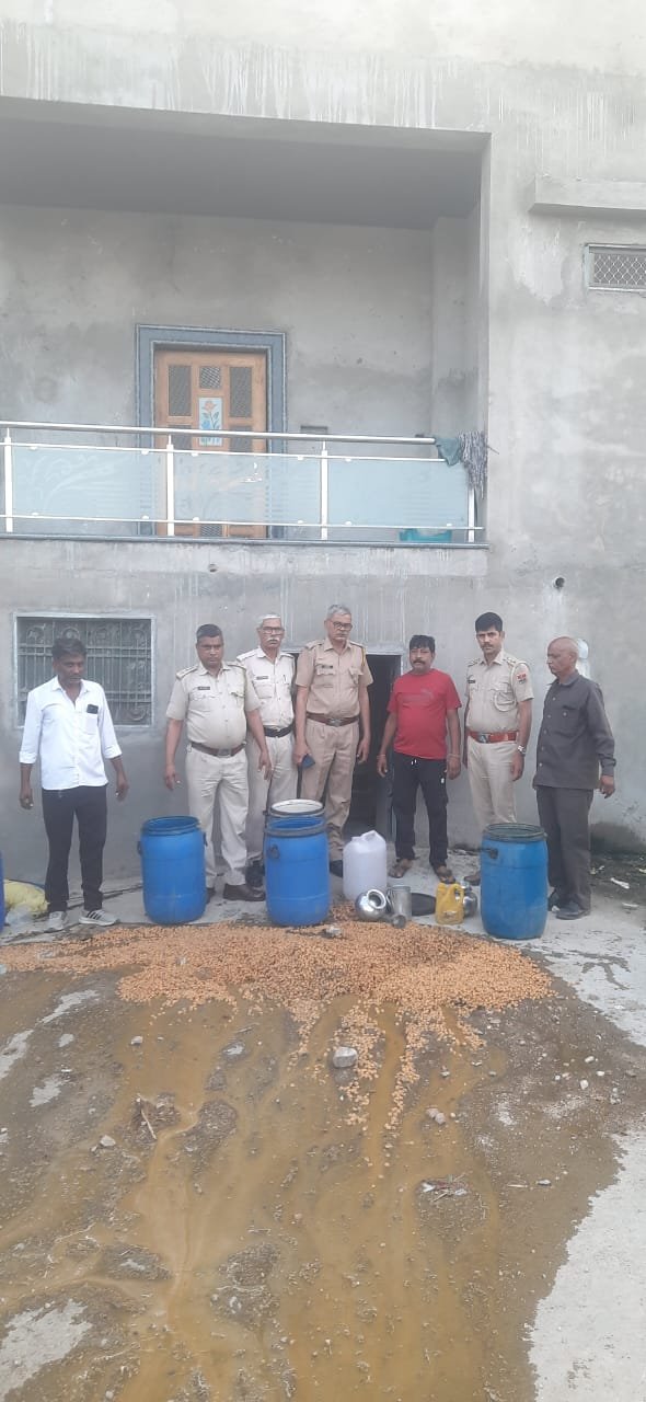 अवैध मदिरा पर प्रभावी कार्रवाई प्रदेश में 2 लाख 20 हजार 670 लीटर वाॅश नष्ट,