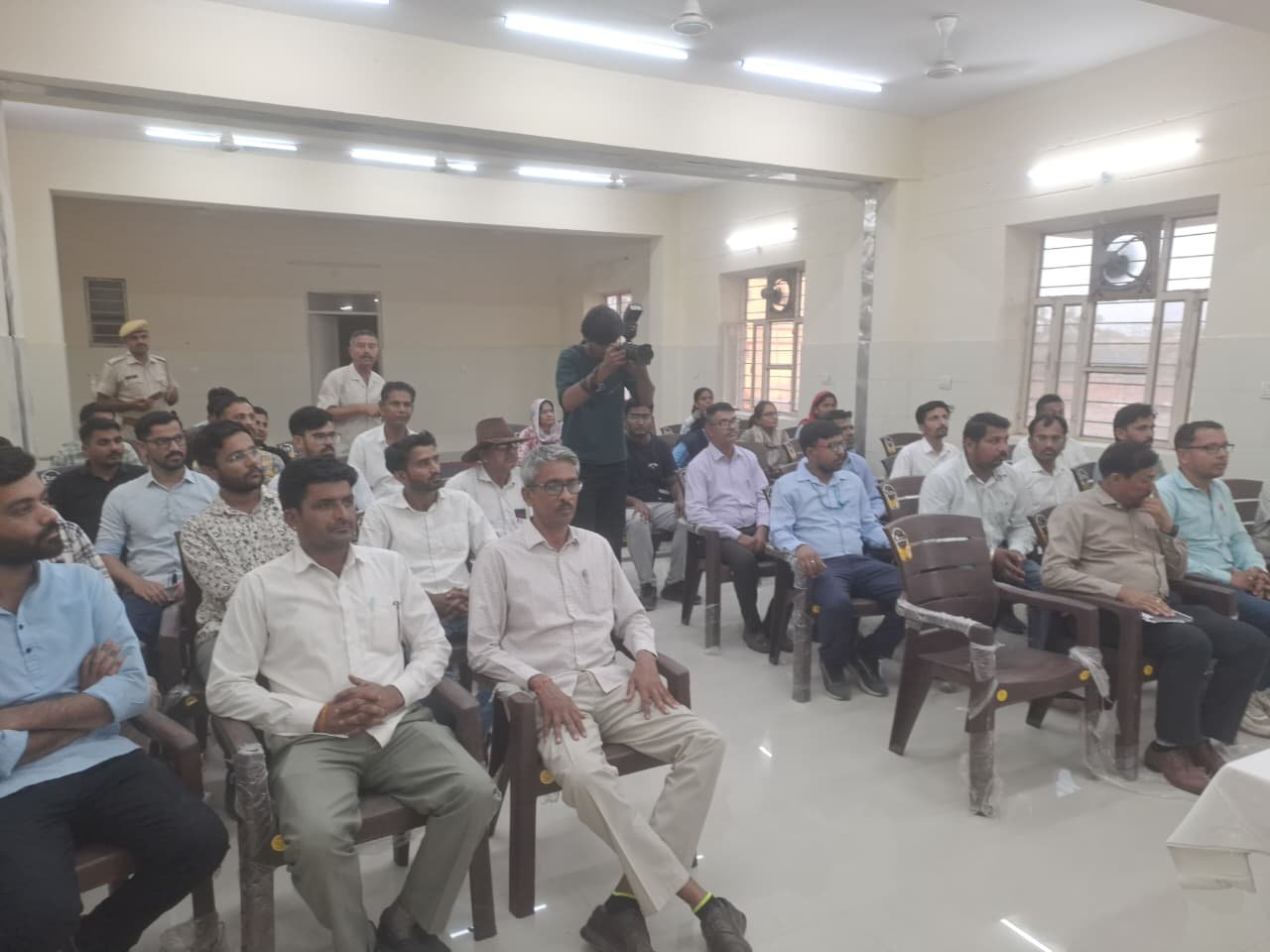 जिला कलक्टर अनुपमा जोरवाल ने ग्राम पंचायत सांगड़ में की जनसुनवाई एवं रात्रि चौपाल