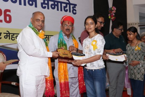 विद्या भवन सोसाइटी द्वारा 200 से अधिक मेधावी विद्यार्थी  सम्मानित