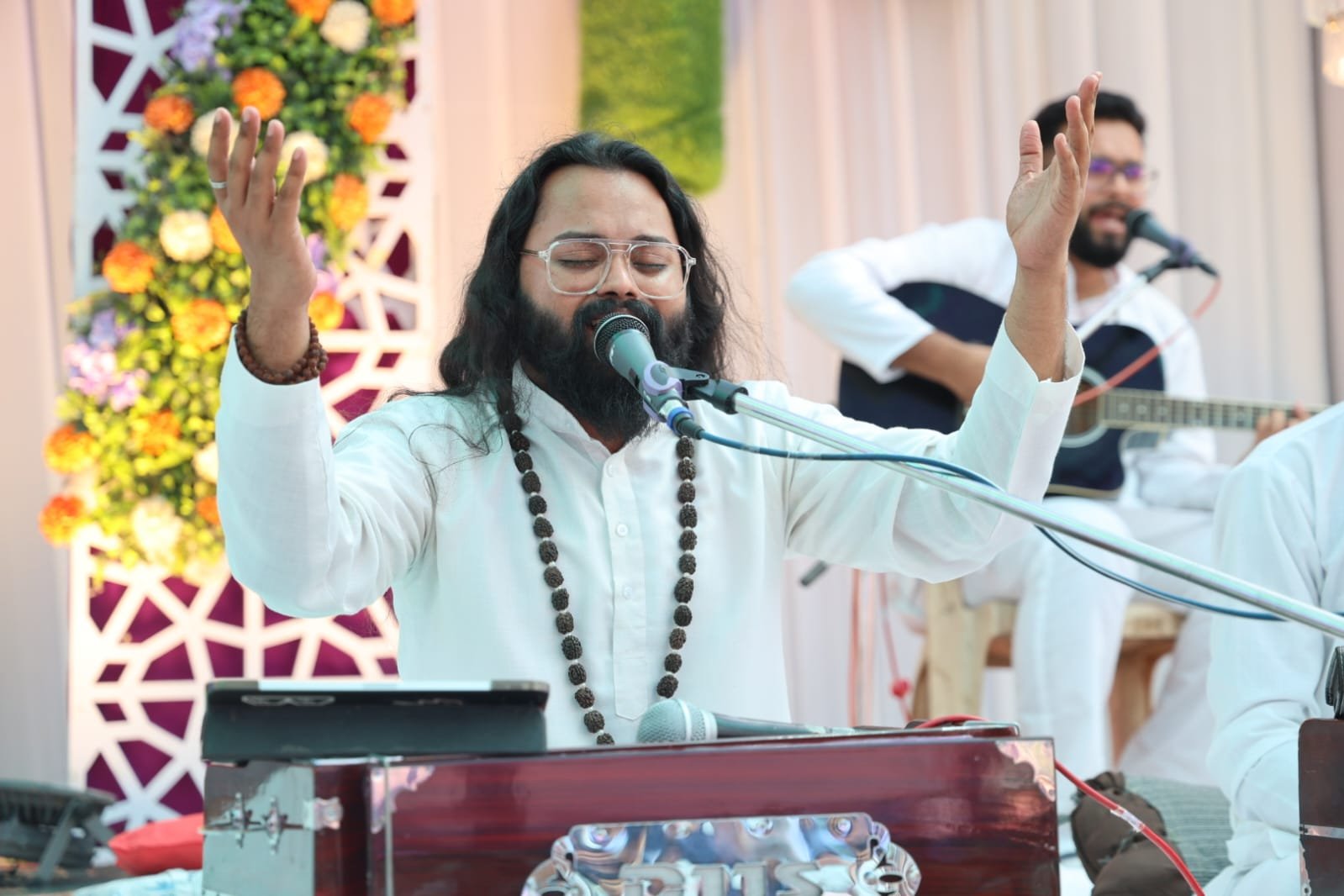 आध्यात्मिक आश्रम  भवन उद्घाटन समारोह में उमड़ा श्रद्धा का सैलाब