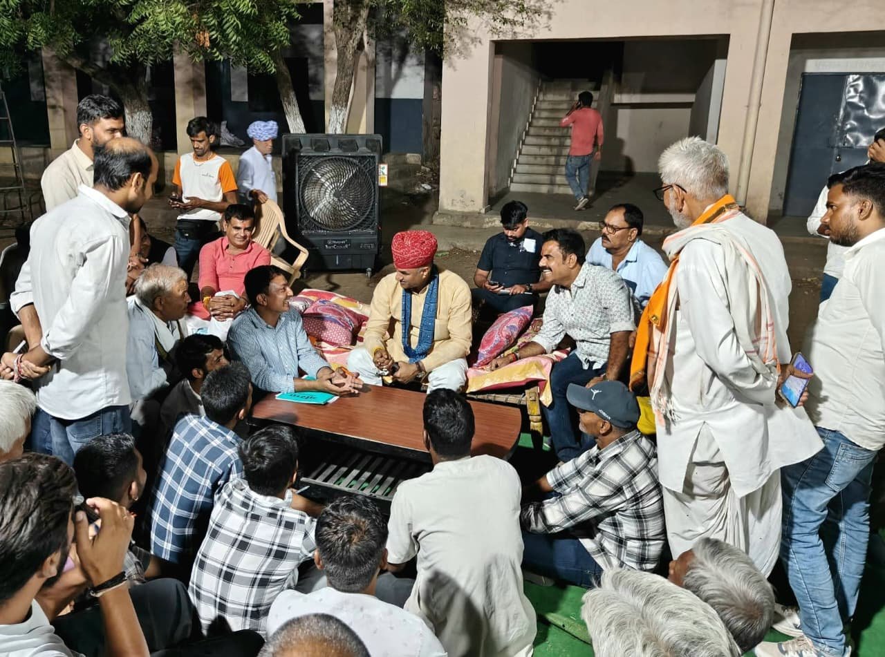 ग्राम रथ अभियान पहुंचा लकड़वास, सांसद सीपी जोशी ने सुनी ग्रामीणों की समस्याएं