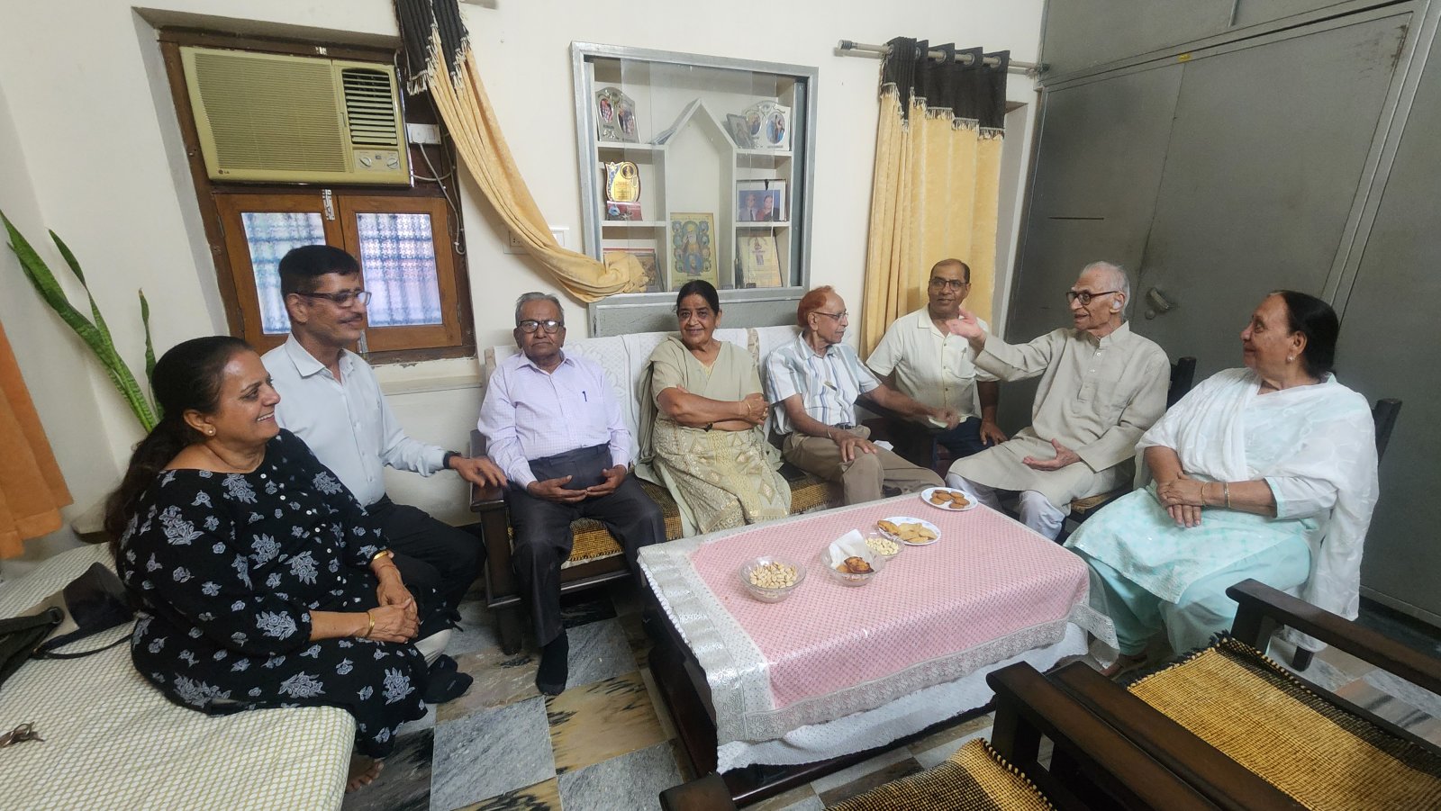 वरिष्ठ सिंधी साहित्यकारों की गोष्ठी उदयपुर में आयोजित