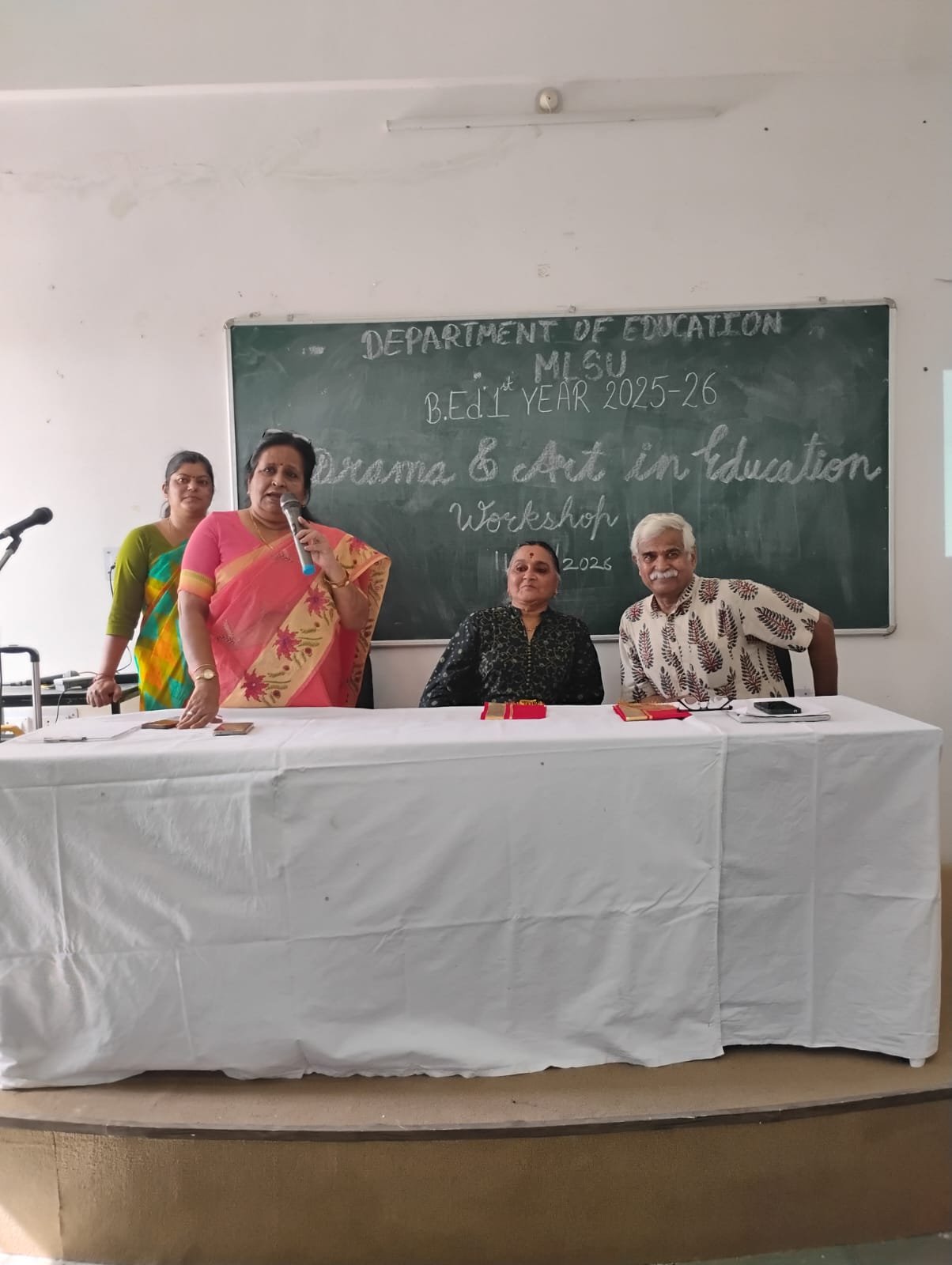 शिक्षा विभाग में रचनात्मकता और आत्मबोध की कार्यशालाओं का आयोजन