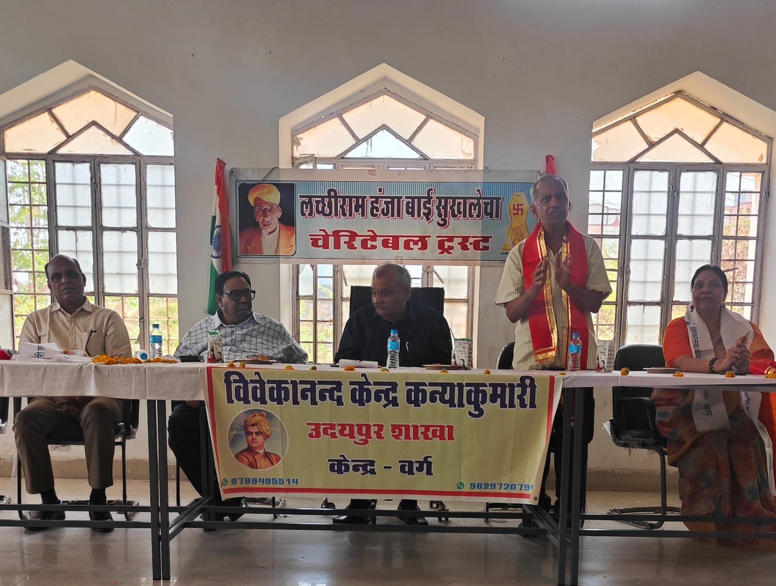 शिक्षा और सेवा का सुंदर संगमःविवेकानंद केंद्र व सुखलेचा ट्रस्ट ने जनजाति छात्रावास लाइब्रेरी को दिया फर्नीचर