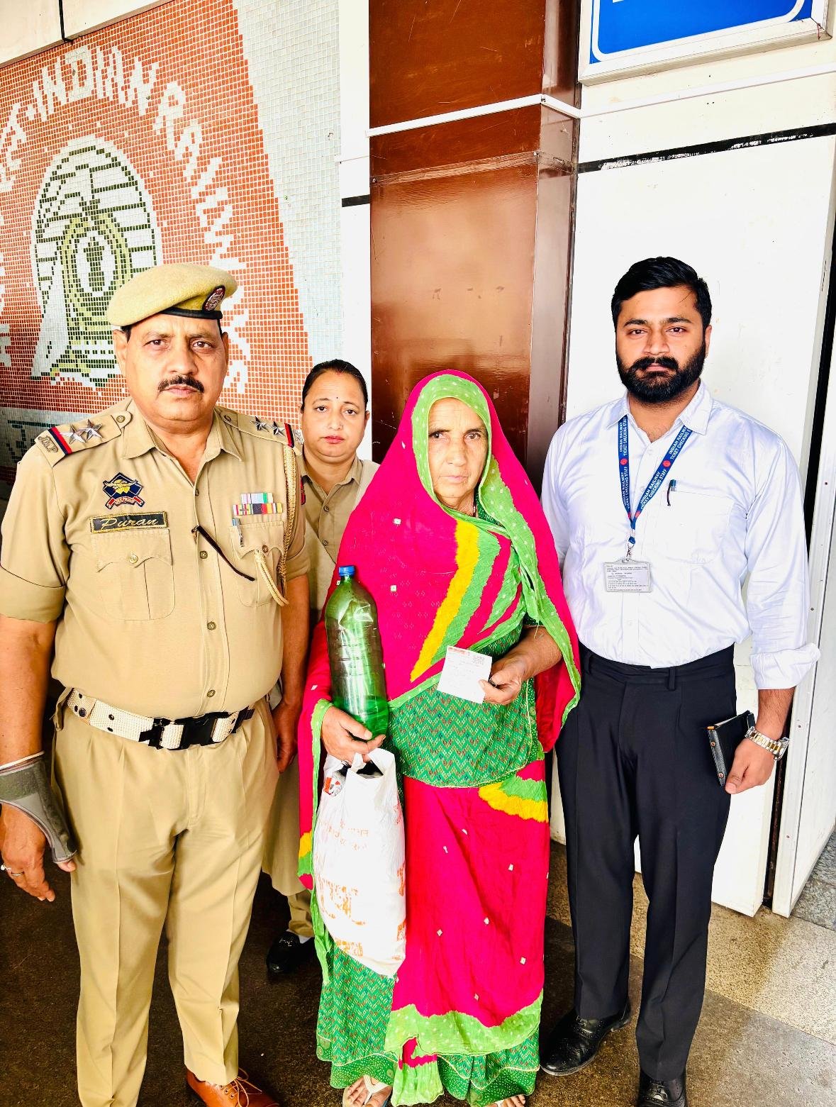 माता वैष्णो देवी कटरा स्टेशन पर तैनात टिकट चेकिंग स्टाफ की मानवीय पहल