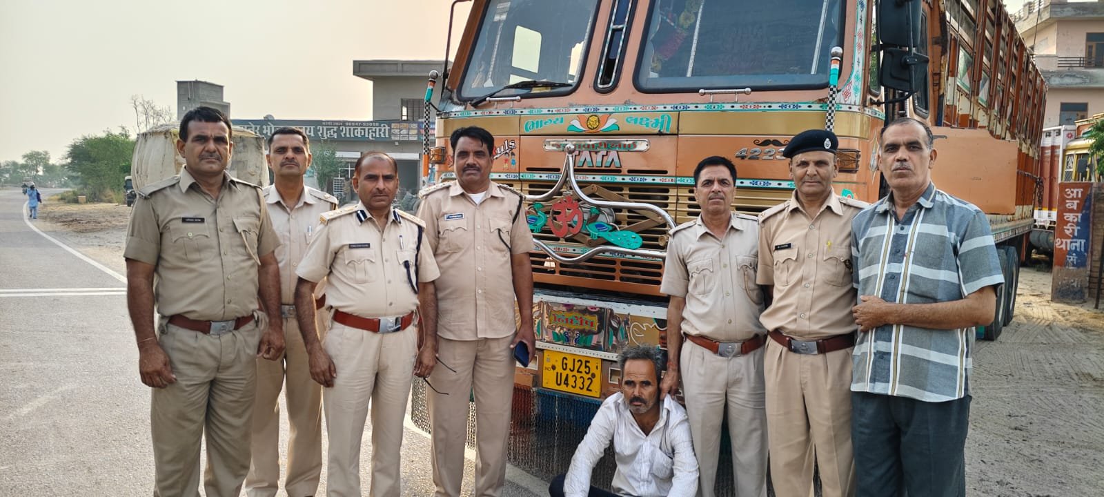 आबकारी आयुक्त के निर्देशन में अवैध मदिरा पर एक्शन