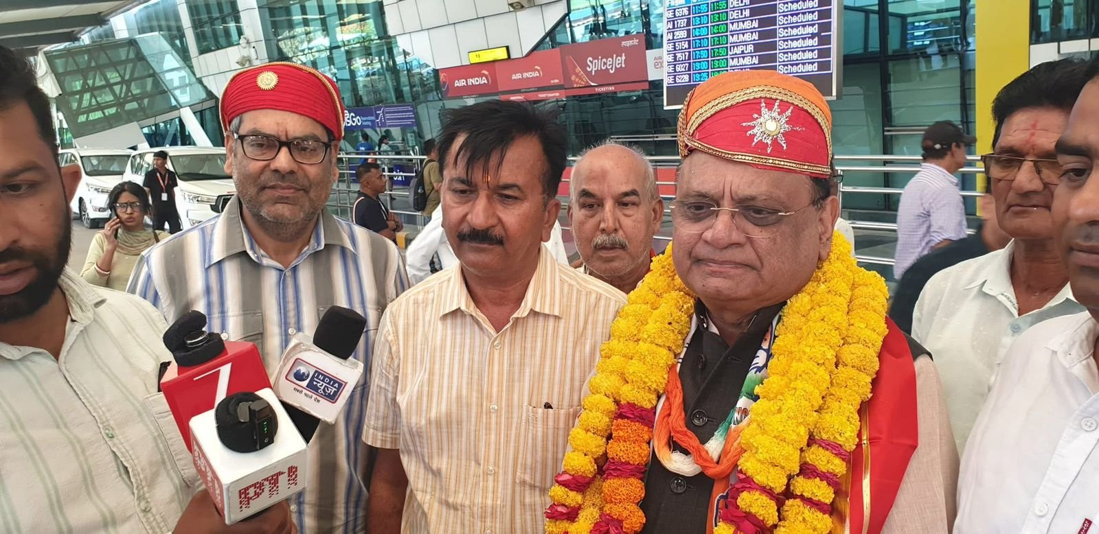 उदयपुर पहुंचने पर अविनाश पांडे का भव्य स्वागत