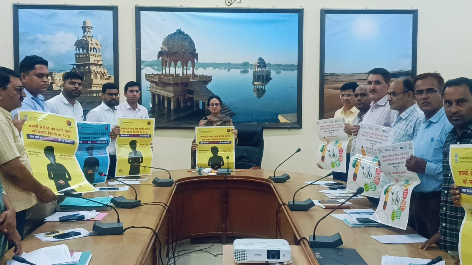 बाल श्रम उन्मूलन एवं श्रमिक कल्याण को लेकर जिला कलक्टर ने की समीक्षा बैठक