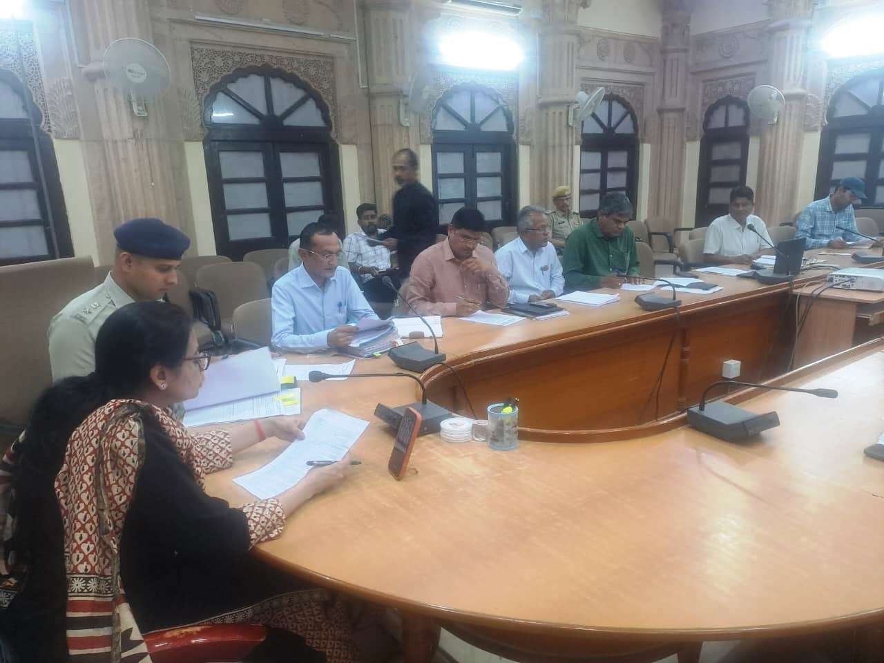 जिला कलक्टर ने ली जिला सड़क सुरक्षा समिति बैठक,