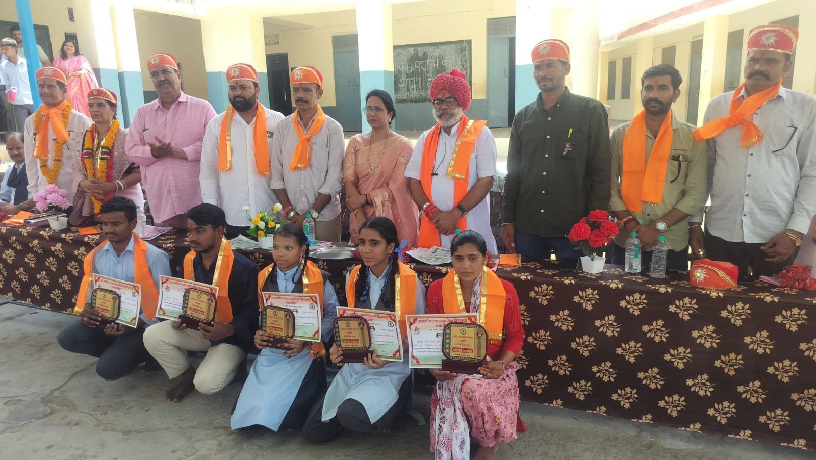 प्रतिभावान सम्मान समारोह में मेधावी विद्यार्थियों एवं अभिभावकों का हुआ सम्मान
