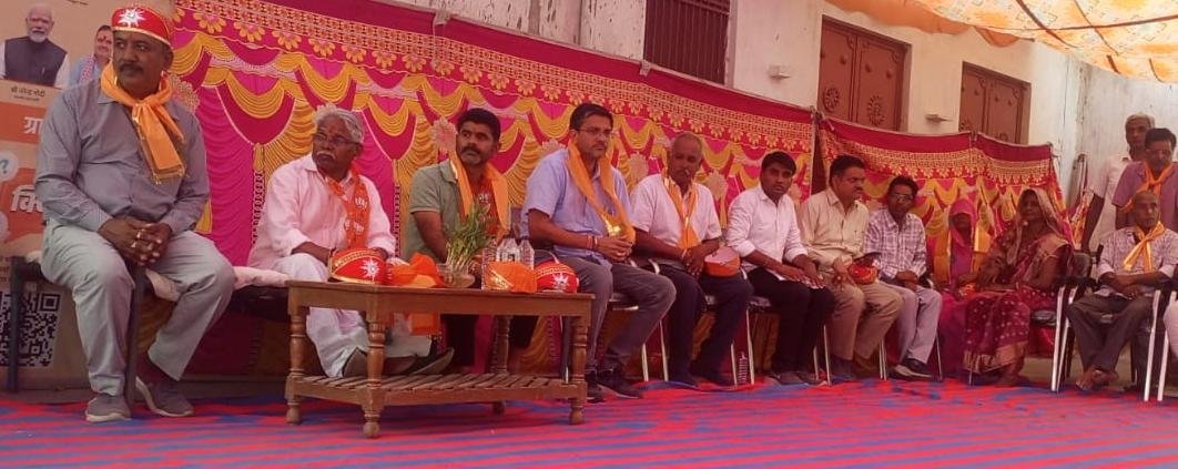 मुख्यमंत्री श्री भजनलाल शर्मा ने ग्राम रथ संध्या चैपाल में ग्रामीणों से किया संवाद