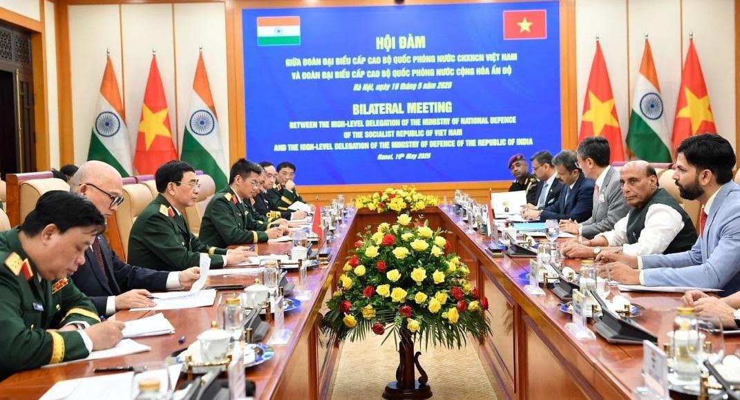 Raksha Mantri Shri Rajnath Singh and Vietnam’s Deputy PM & Defence Minister General Phan Van Giang hold bilateral talks in Hanoi