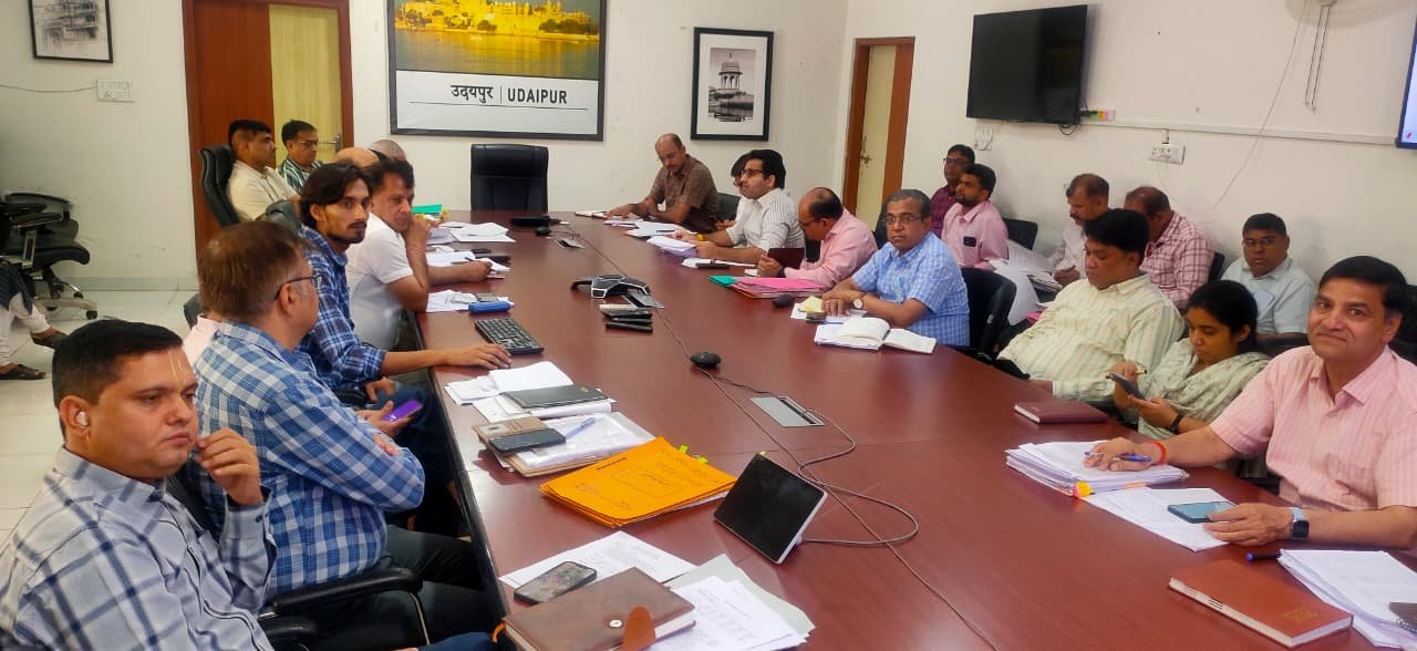 अधिक से अधिक लोगों को फ्लैगशिप योजनाओं से जोड़ कर करें लाभान्वित - एडीएम