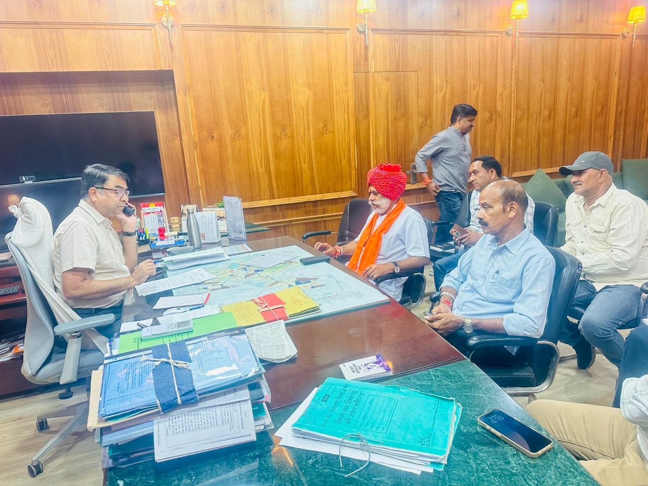 MLA Phool Singh Meena Meets UDA Secretary Regarding Development Works in Rural Areas