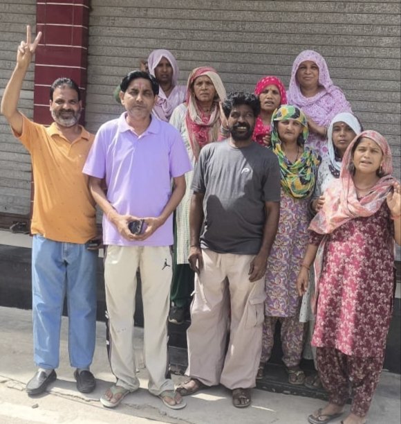 अस्थाई सफाई कर्मचारियों के बकाया वेतन भुगतान किये जाने की मांग लेकर विधायक जयदीप बिहाणी से मिले सफाई कर्मी
