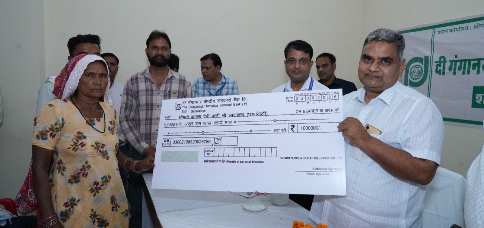 सूरतगढ़ प्रवास पर रहे सहकारिता मंत्री, परिजनों को सौंपे दुर्घटना बीमा सहायता राशि के चैक