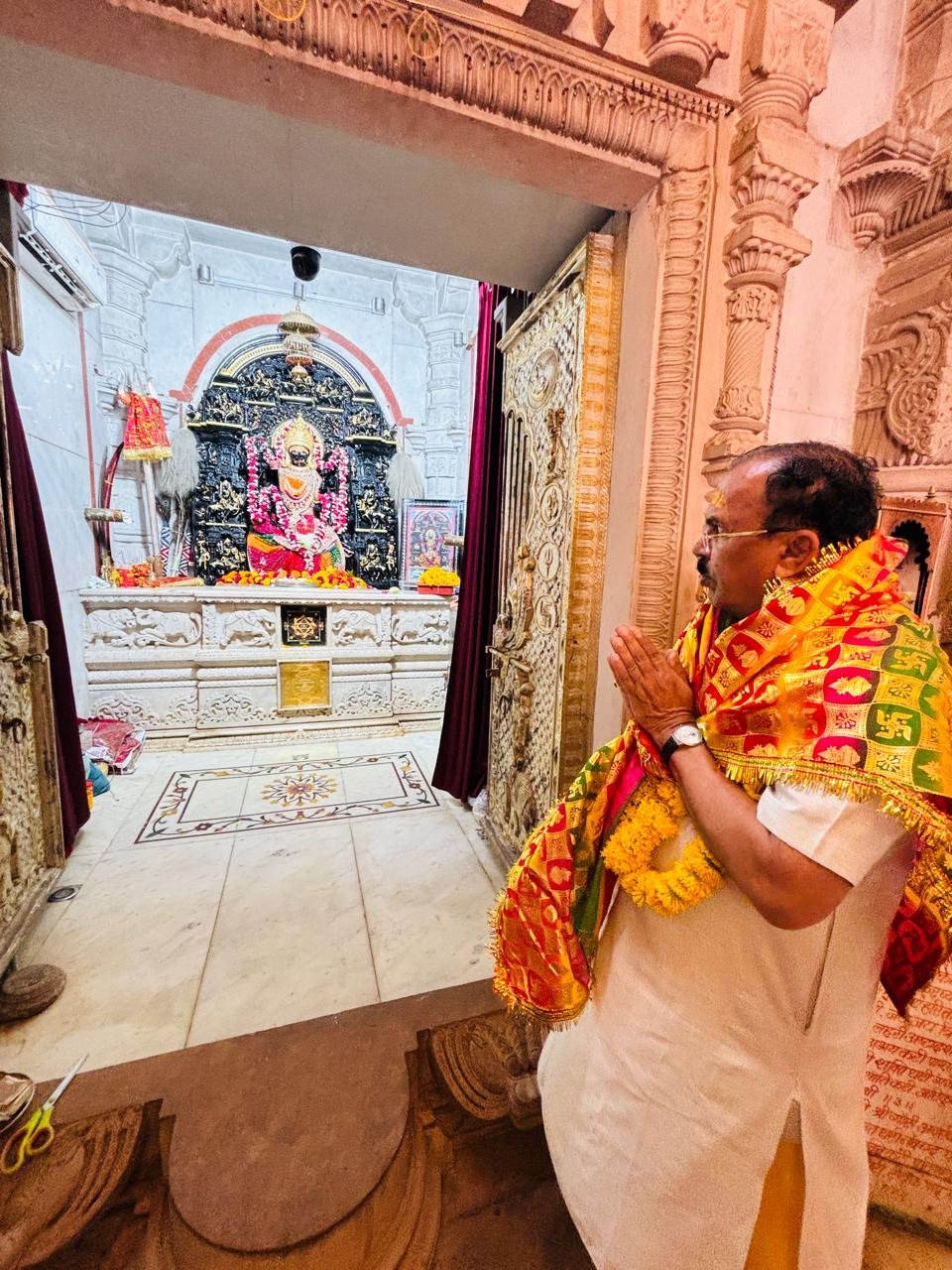 विधानसभाध्यक्ष वासुदेव देवनानी ने किए त्रिपुरा सुंदरी मंदिर के दर्शन