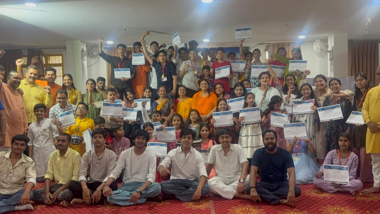 गायत्री परिवार की युवा शाखा दिया के शिविर में बच्चों ने सीखे संस्कार और जीवन मूल्य