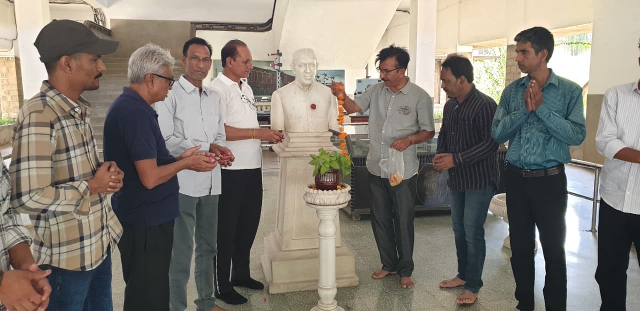 Congress Leaders Pay Tribute to Jawaharlal Nehru