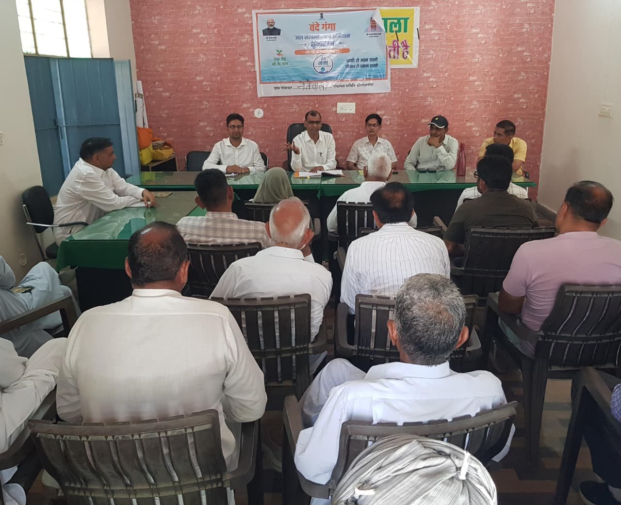 नेतेवाला में ग्रामीणों को दी मध्यस्थता अभियान की जानकारी