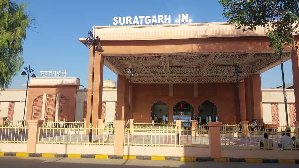 सूरतगढ़ के व्यापारियों, सुपर थर्मल पावर स्टेशन और वायुसेना स्टेशन कर्मियों का आवागमन हुआ और सुगम