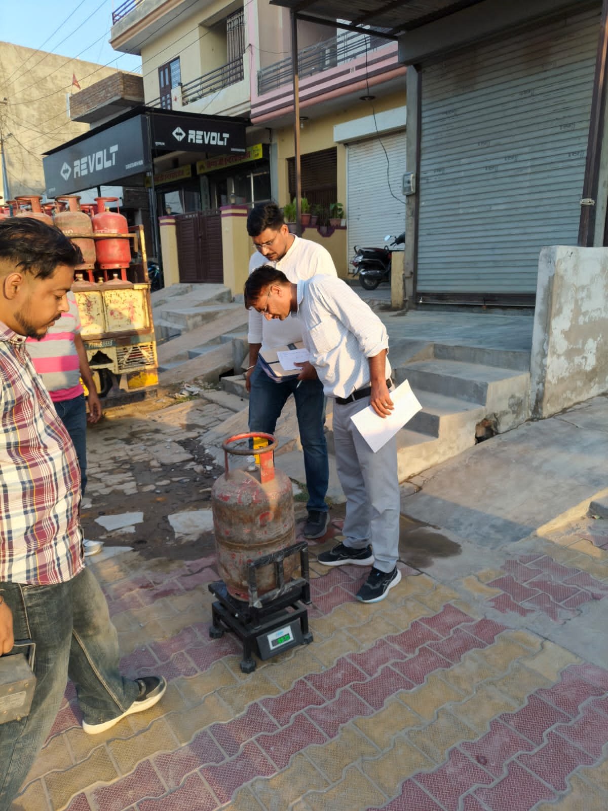 उपभोक्ता हितों की सुरक्षा हेतु विभाग सख्त