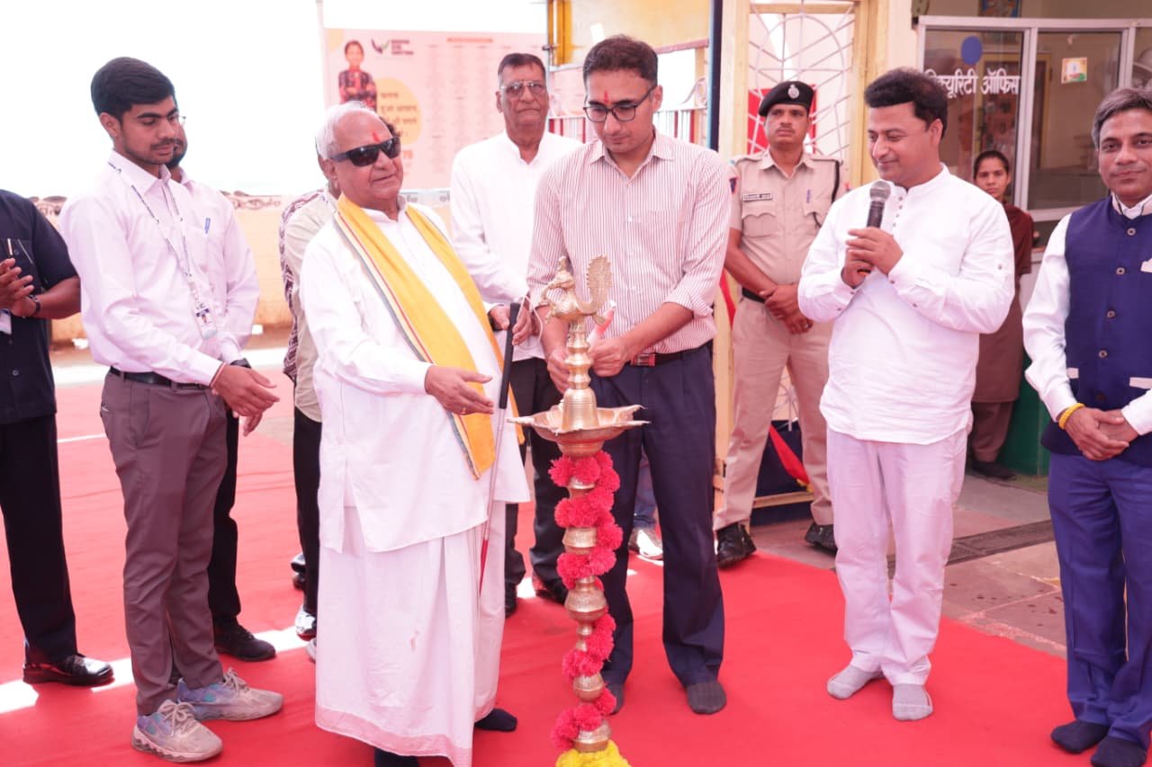 District Collector Praises Narayan Seva Sansthan