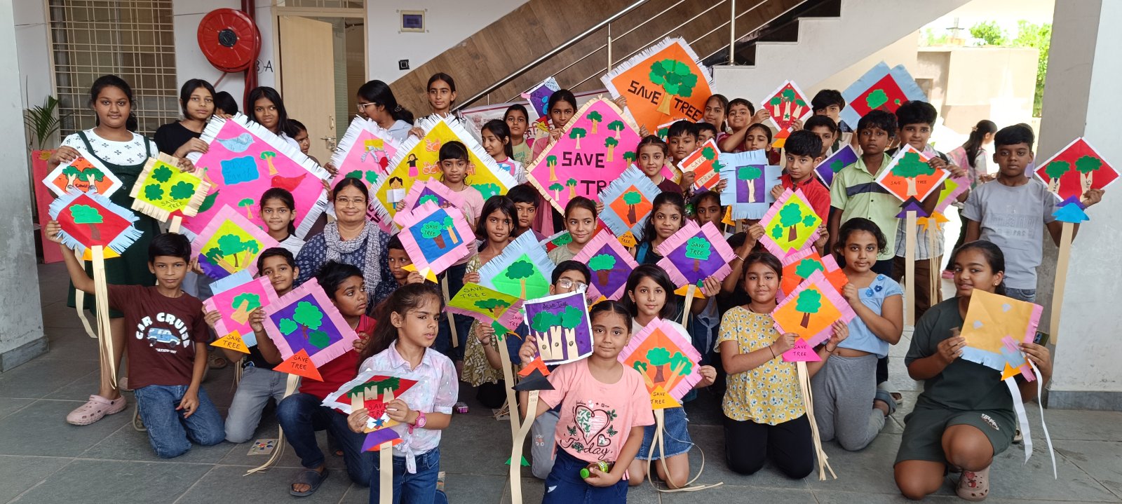 विश्व पर्यावरण दिवस पर बच्चों ने पेंटिंग बनाकर दिया पेड़ बचाने का संदेश