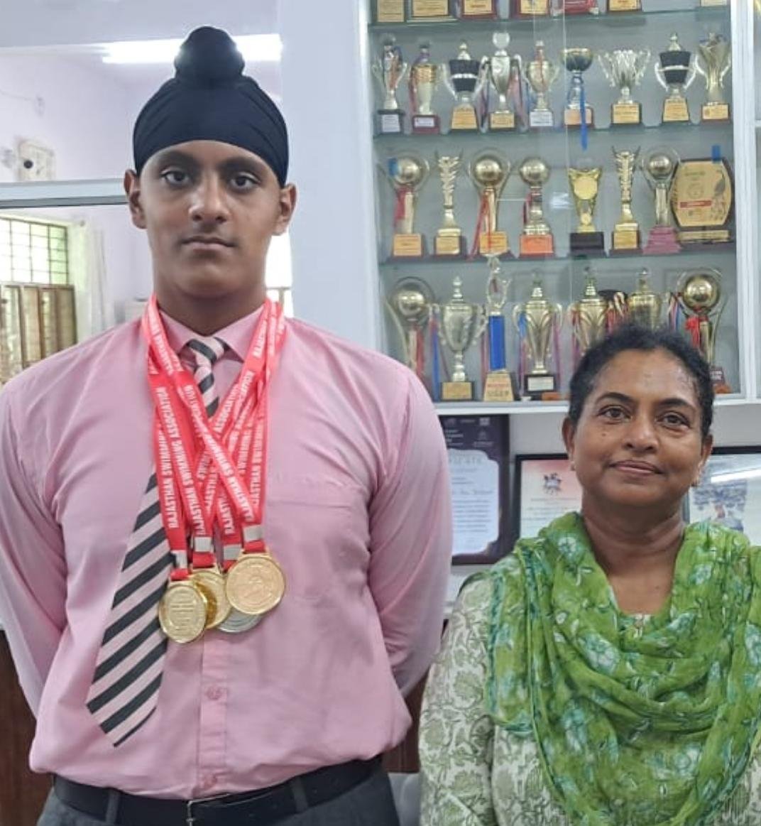 सेंट एंथोनीज़ सीनियर सेकेंडरी स्कूल के छात्र सृजन 