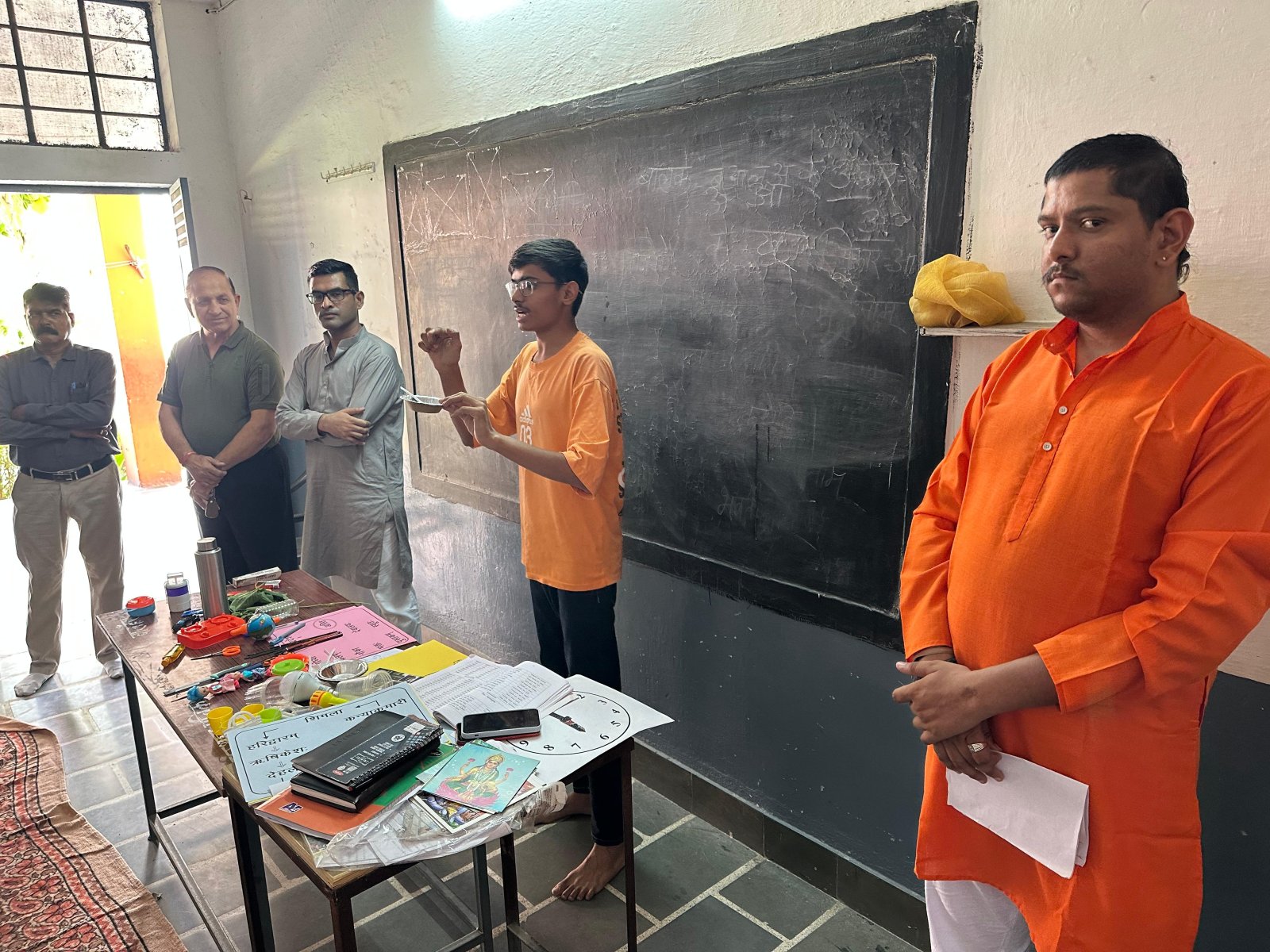 संस्कृत के माध्यम से व्यक्तित्व निर्माण का संदेश