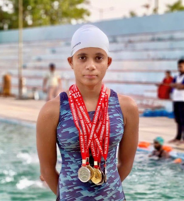 सीनियर राज्य स्तरीय तैराकी: जूनियर तैराक विधि सनाठ्य ने रचा इतिहास, 100 मीटर ब्रेस्ट स्ट्रोक में बनाया नया राजस्थान रिकॉर्ड